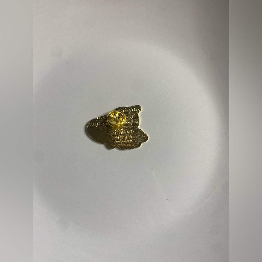 ✨ Disney Loungefly Mystery Pin – Glitter Dumbo 🎪🐘 - Picture 7 of 9